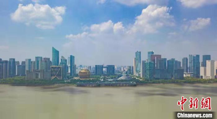 浙江杭州錢(qián)塘江畔。　王剛 攝
